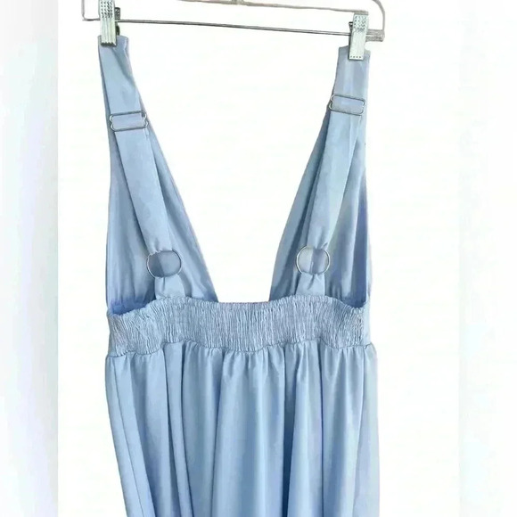 Mable women’s Tie Front Midi Dress Blue size Small features a plunging neckline - Picture 8 of 12